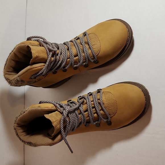Time and Tru Shoes - TIME AND TRU Winter Boots Medium Brown Lace Up Winter Boots Size 8